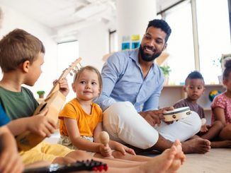 Por qué es importante que haya tanto maestros y enfermeros como ingenieras
